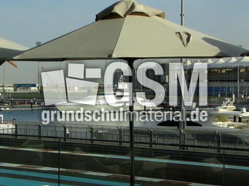 061 Boote auf Yas Island.JPG